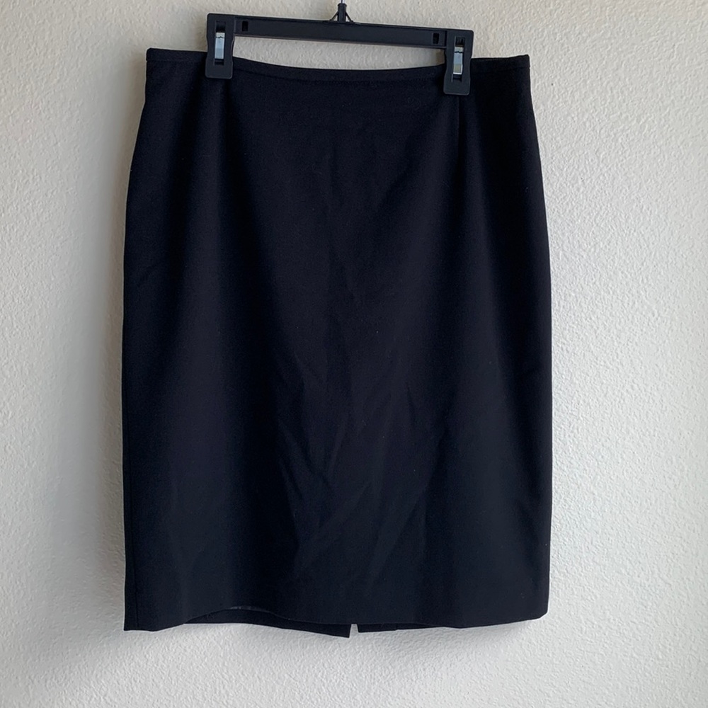 EUC- Calvin Klein Black lined Skirt Sz 4